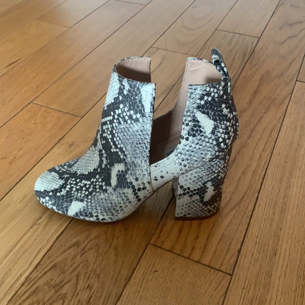 Steve Madden booties. So cute and comfortable. Very easy to walk in!